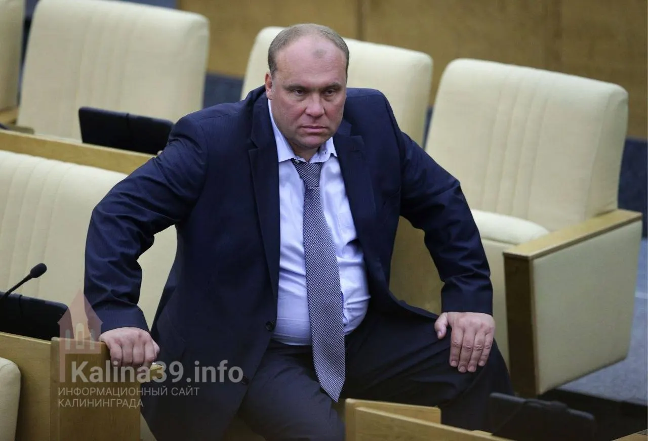 Член комитета по обороне Андрей Колесник заявил, что расширение списка осуждённых для контрактов с Минобороны не связано с началом новой мобилизации; эксперты отмечают, что похожие заверения звучали незадолго до частичной мобилизации 2022 года.