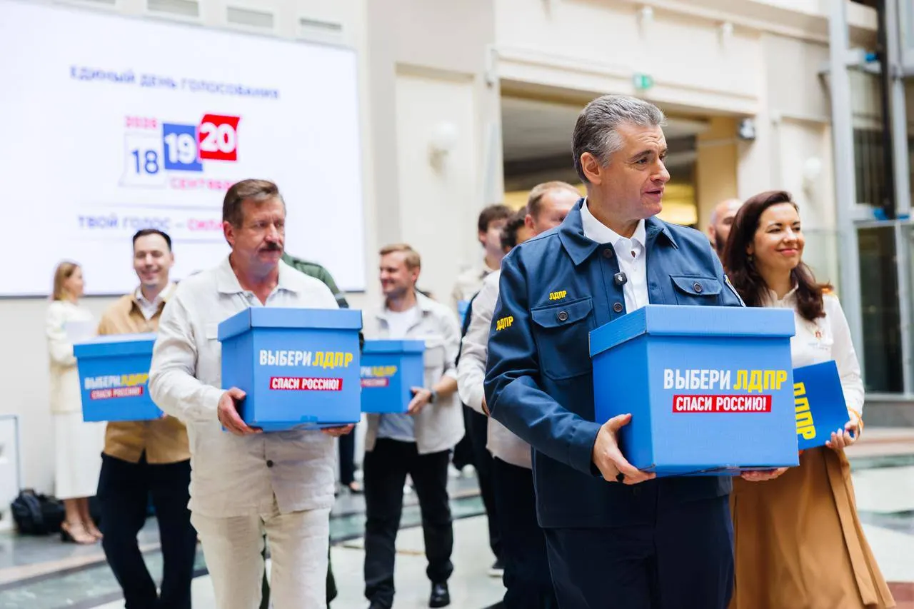 Партия первой подала в ЦИК документы: в федеральной части списка — политики, дипломаты, военные и впервые женщина в десятке лидеров партии.