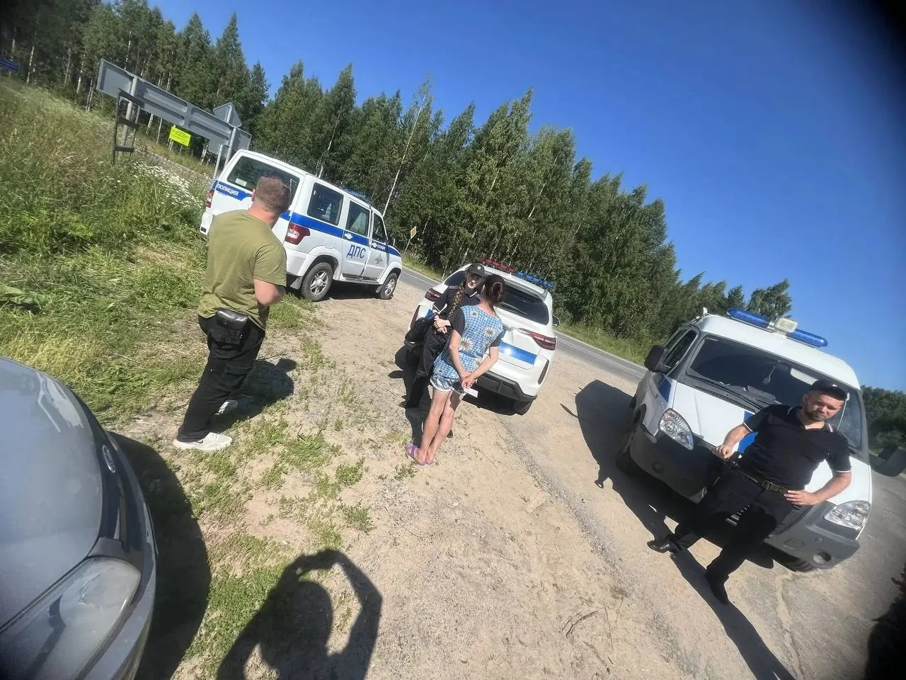 45-летнюю женщину остановили на трассе: у неё уровень алкоголя в крови почти в шесть раз превышал норму. Автомобиль отправили на штрафстоянку, решается вопрос о привлечении к ответственности за неисполнение родительских обязанностей.