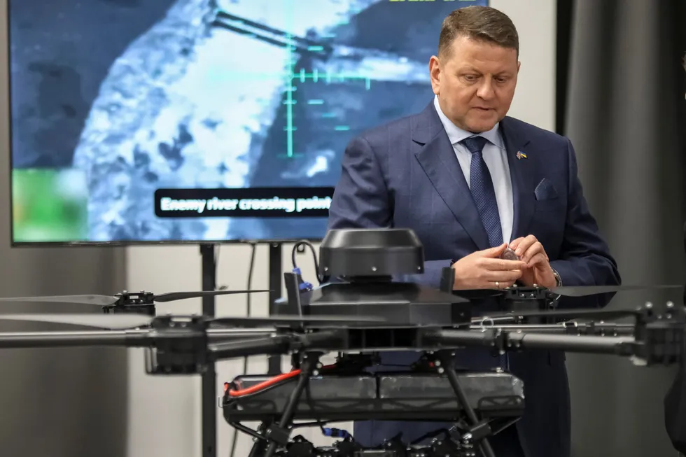 Краткое изложение колонны посла Украины и бывшего командующего ВСУ: тезисы о том, что конфликт стал войной на истощение, что решающее значение имеют логистика, ПВО и устойчивая поддержка общества, и почему НАТО нужно переосмыслить подходы к современным войнам.