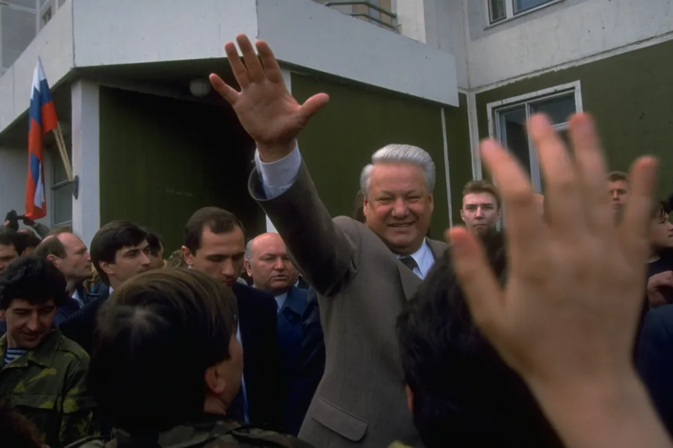 Короткий обзор первого квартала десятисерийного фильма о перестройке и 1990‑х: что это за проект, кто в нём говорит и для кого он будет полезен.
