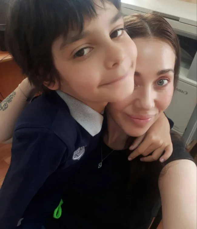 Ирина Турбина рассказывает, почему уволилась с работы после начала преследования сына, как к нему относились в воспитательной колонии и что ей приходится делать, чтобы поддерживать Арсения после приговора и перевода в СИЗО.
