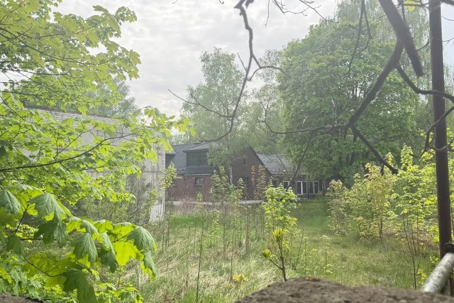 В Калининграде планируют продать с публичных торгов бывший военный городок №32, где с 2021 года пытались создать креативный кластер «Креспектива».