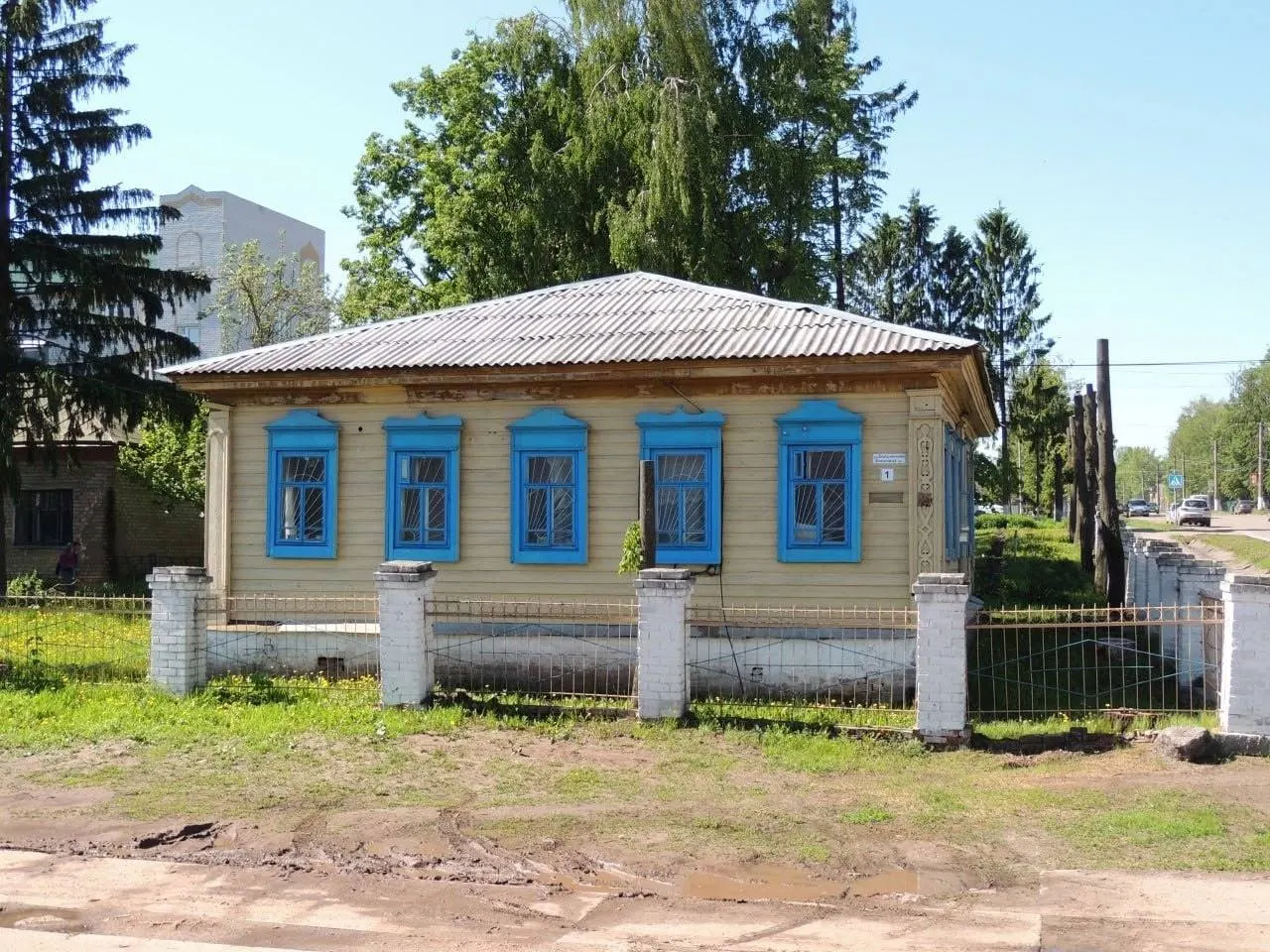 Местные жители выступили за присвоение охранного статуса и реставрацию двух заброшенных больничных корпусов конца XIX — начала XX века с предложением открыть в них музей медицины.
