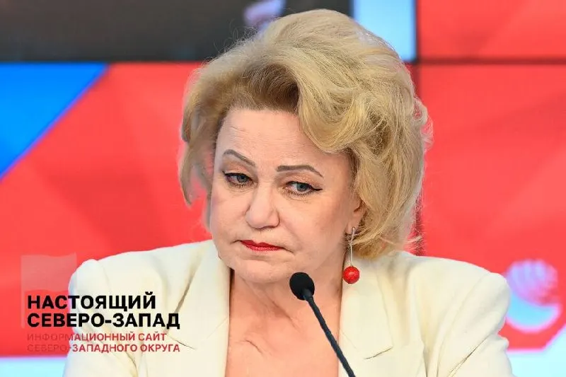 Нина Останина заявила, что правительство скрывает масштабные проблемы в нефтепереработке, предупредив о риске дефицита топлива и угрозе для уборки урожая; цены на бензин уже превысили 100–130 рублей.