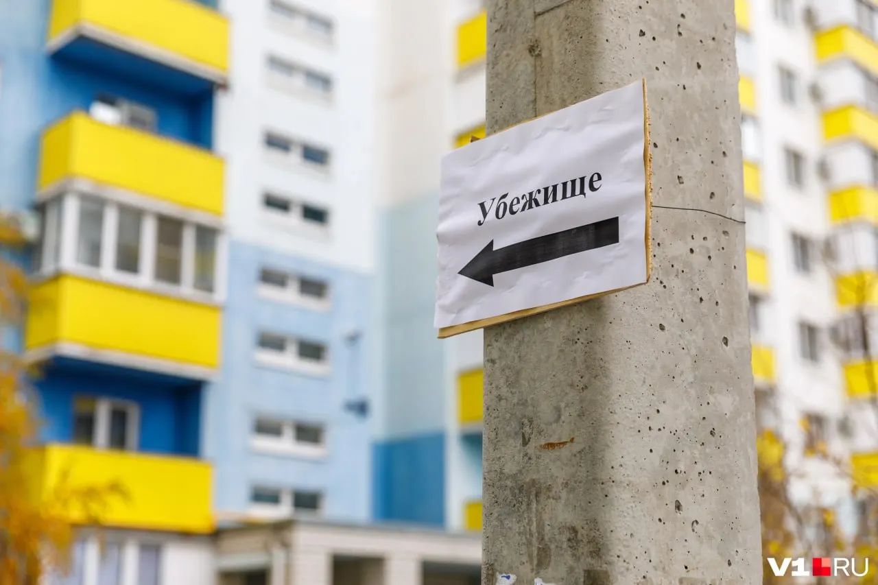 Власти региона проверяют и готовят укрытия после инцидента в Омской области, хотя жители жалуются, что многие подземные помещения закрыты или завалены мусором.