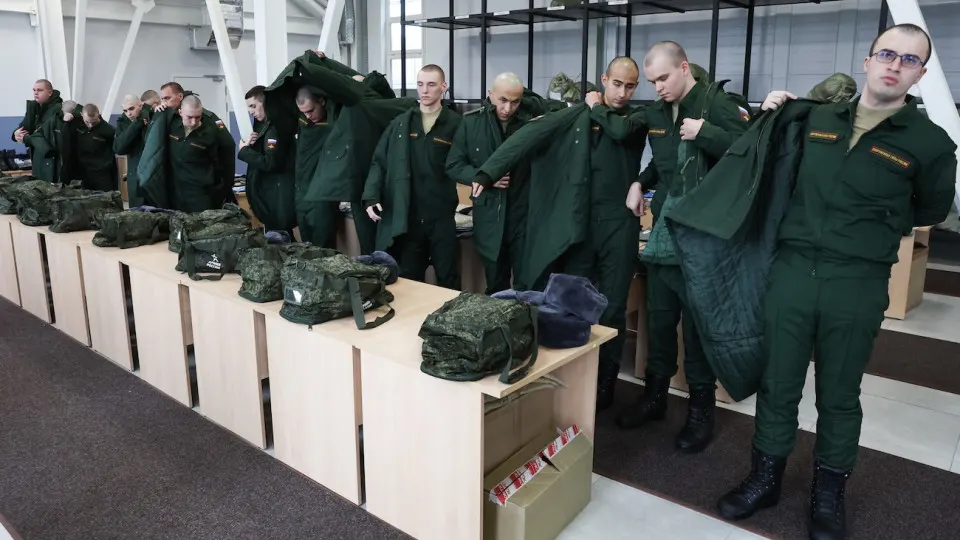 По словам замминистра обороны, с начала года в резервных полках подготовлено свыше 140 тыс. человек; в первом полугодии проведено более 40 практических мероприятий, число специальностей в ДОСААФ увеличили до 30, а работодателей начали штрафовать за недобор в мобилизационный резерв.
