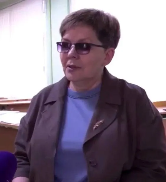 Более 30 лет Светлана Ульзутуева преподаёт математику, готовит олимпиадников и педагогов; её отметили званием «Заслуженный учитель Российской Федерации» за вклад в образование региона.