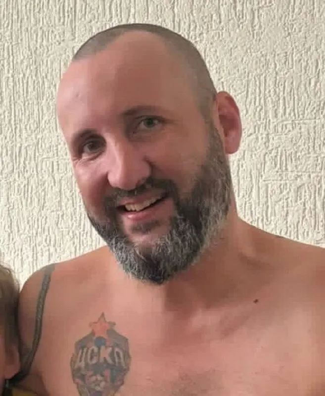 Поздним вечером 27 июля в районе Тургеневского моста в Краснодаре двое молодых людей прыгнули в Кубань; один из них не вернулся на поверхность. Родственники просят о помощи и сообщают приметы.