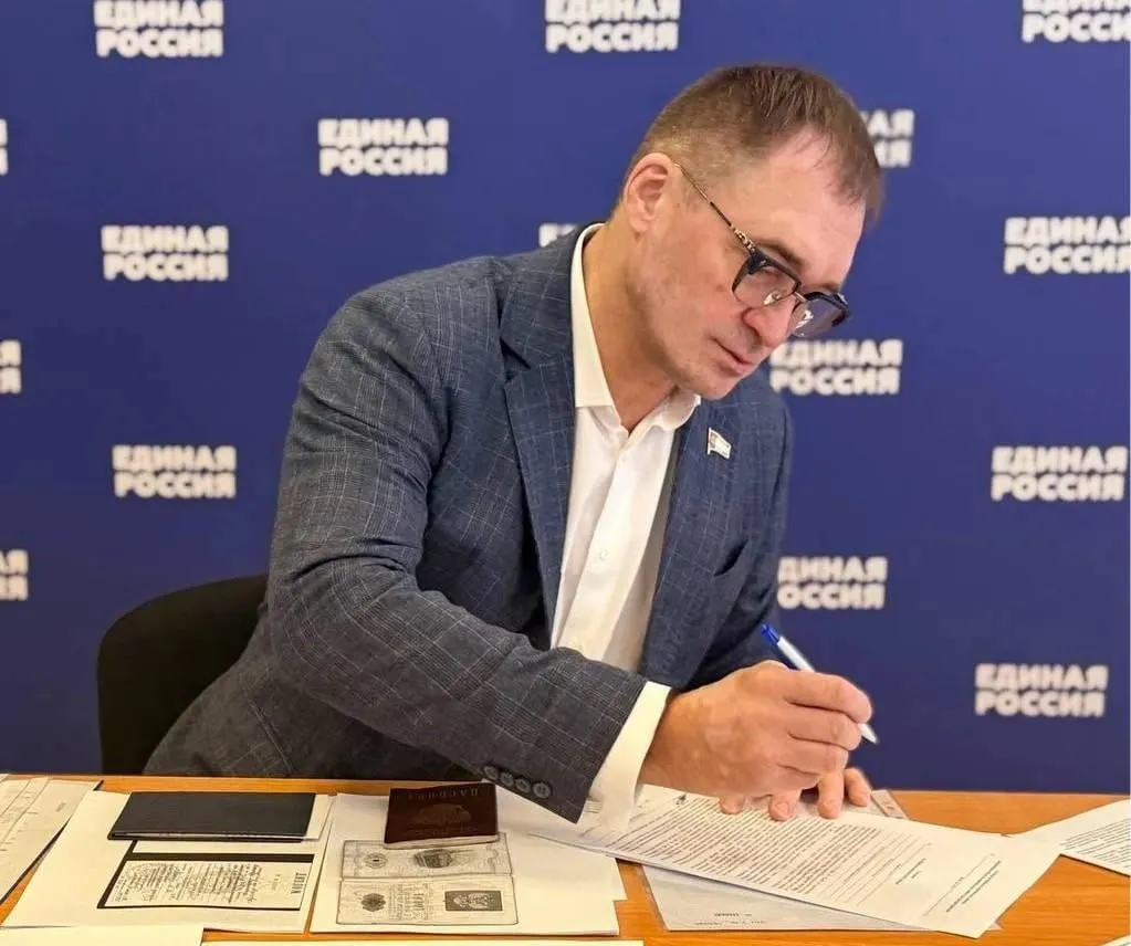 Александра Милеева, вице‑спикера регионального парламента, официально исключили из партии «Единая Россия». Подробности решения не раскрываются.