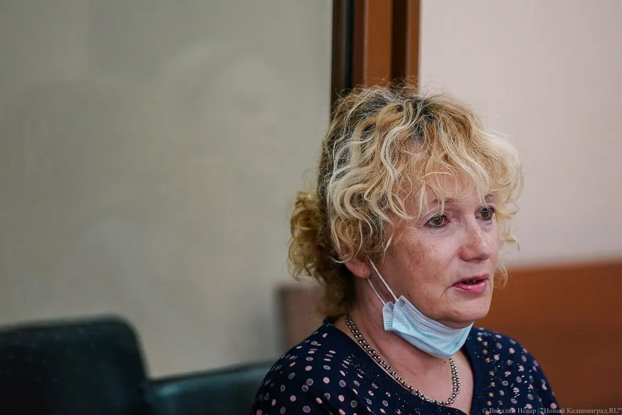 По сообщениям, Бонцлер заявила о серьёзных проблемах со здоровьем из‑за жары и ошибочного назначения лекарств; представители общественного контроля связались с ФСИН.