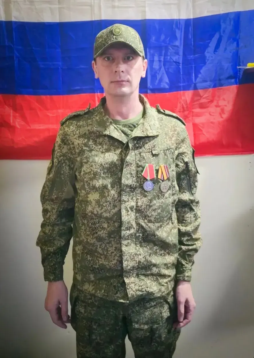 Вадим Легостаев, врач‑анестезиолог‑реаниматолог из Алтайского края, после тяжёлого ранения прошёл лечение и реабилитацию и вновь приступил к службе, возглавив медицинскую службу резервного батальона; за мужество он был награждён медалью Суворова.