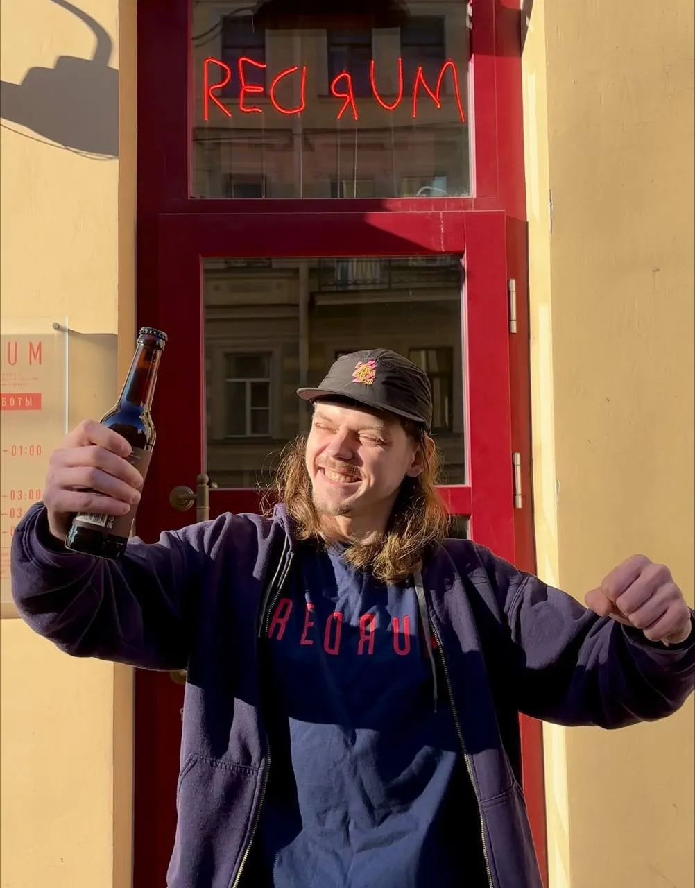 Пивоварня AF Brew объявила об открытии бара Redrum на Некрасова, 26. Заведение было закрыто после проверок и жалоб на шум; другие похожие бары тоже временно приостанавливали работу и позже возобновили её.