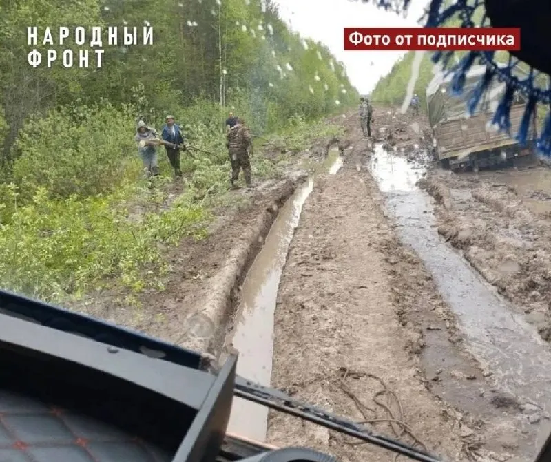 Департамент транспорта Томской области сообщил, что после просыхания полотна на трассе Парбиг — Кедровый подрядчик профилирует и подсыплет самые сложные участки; сейчас выполняются первоочередные работы.
