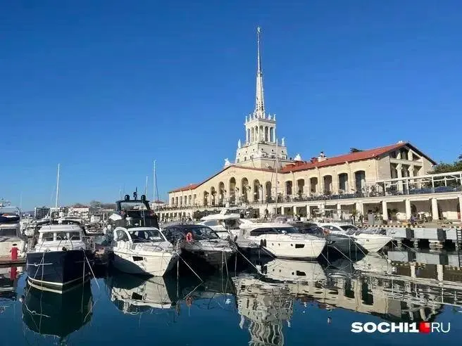 Речевые предупреждения прозвучат перед тремя учебными стрельбами в акватории морпорта; жителей и отдыхающих просят соблюдать меры предосторожности.
