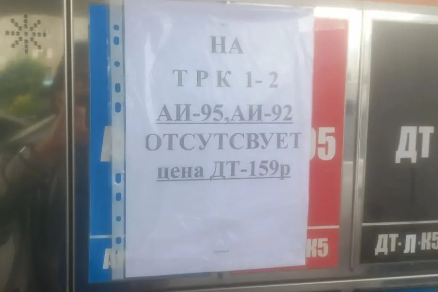 На нескольких АЗС в Калининграде водители зафиксировали резкий рост цены на дизель и отсутствие цен на электронных табло; сотрудники заправок не объясняют причины изменений и сроков поставок.