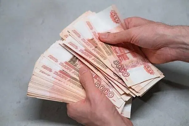 Директор фирмы ввёз три машины в 2023–2024 годах, указав в таможенных документах, что они для личного пользования. Разница в пошлинах составила почти 22 млн рублей, в отношении мужчины начато уголовное дело по материалам Приволжской транспортной прокуратуры.
