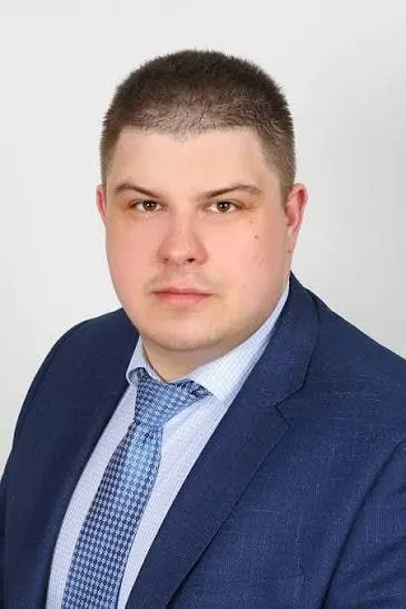 По версии следствия, 19 млн рублей, выделенные на утилизацию шпал после реконструкции путей, были присвоены; часть шпал выставили на продажу в интернете.