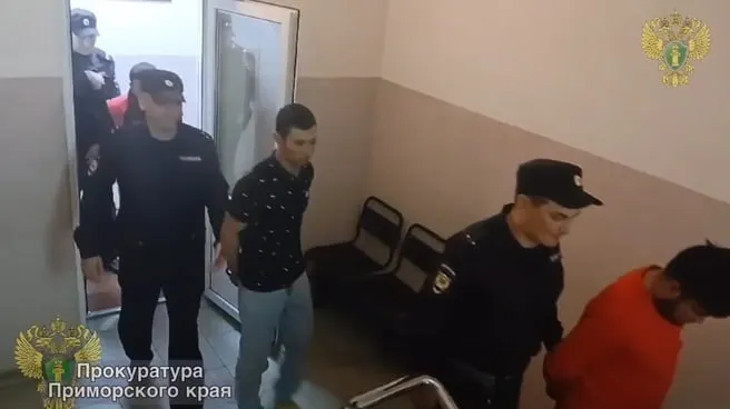 Суд увеличил срок до 8 лет 6 месяцев каждому — приговор вступил в силу. Инцидент произошёл 15 июня на пляже бухты Лазурной; одно из дел прекращено в связи со смертью подозреваемого.