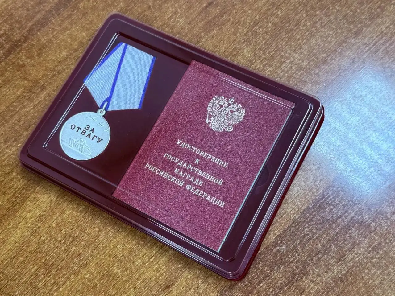 В Красноярском крае задержан мужчина, который по версии следствия убедил пятерых жителей подписать контракты на службу в зоне СВО, похитив с их счетов свыше 16 млн рублей и оформив часть средств на родственников.