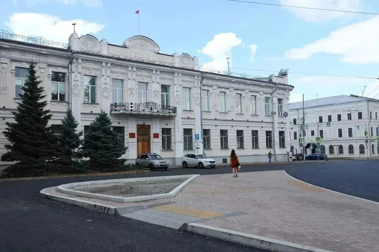 Жителям предлагают проголосовать за оформление павильонов на площади Революции — работы выполнены на 99%, опрос доступен до 15 августа.