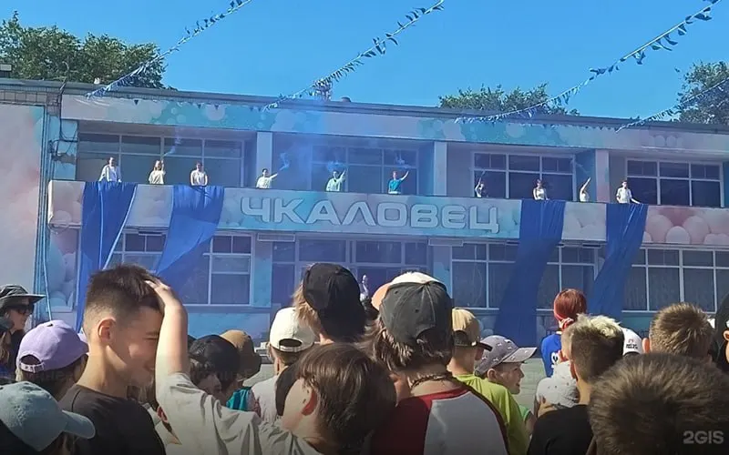 В детском лагере «Чкаловец» в Искитимском районе массово заболели воспитанники: у многих — высокая температура, рвота и сыпь. 15 детей изолированы, четырёх госпитализировали в инфекционное отделение, часть смены отправляют по домам.