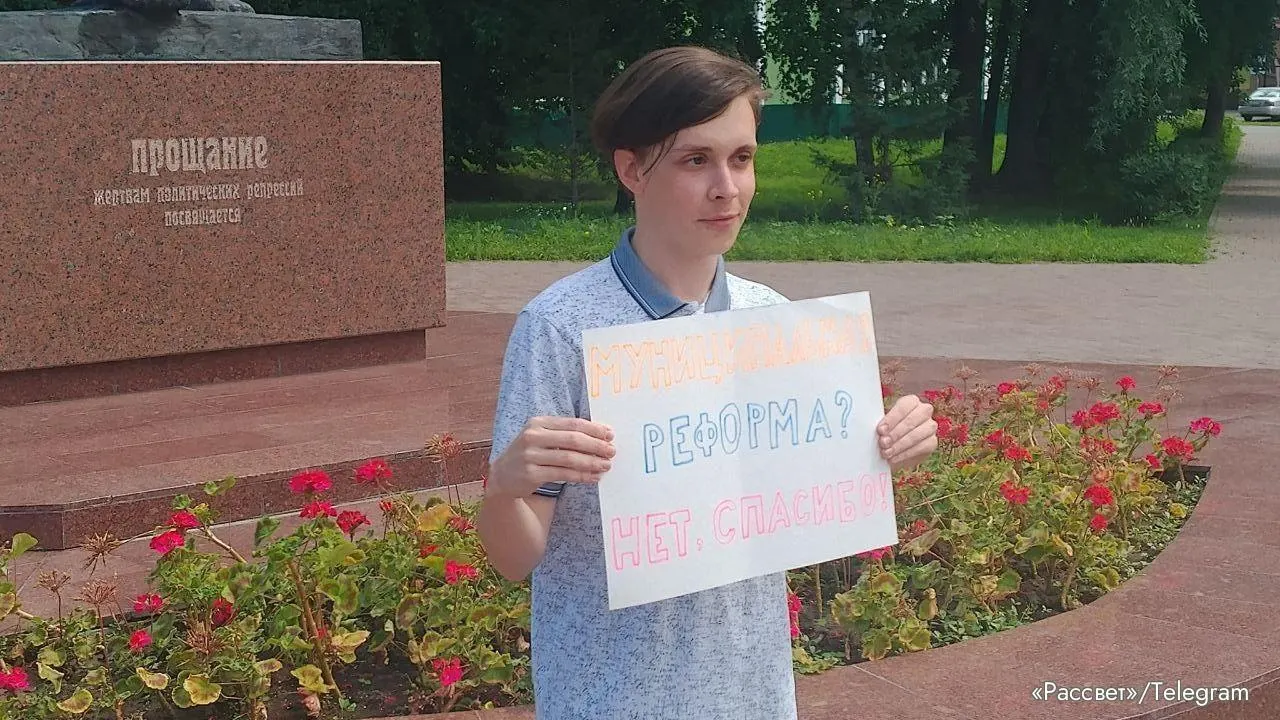 В Алтайском крае, Калининградской области, Удмуртии и Владимирской области зарегистрировали кандидатов от партии «Яблоко». Краткие биографии и ключевые эпизоды из их деятельности.