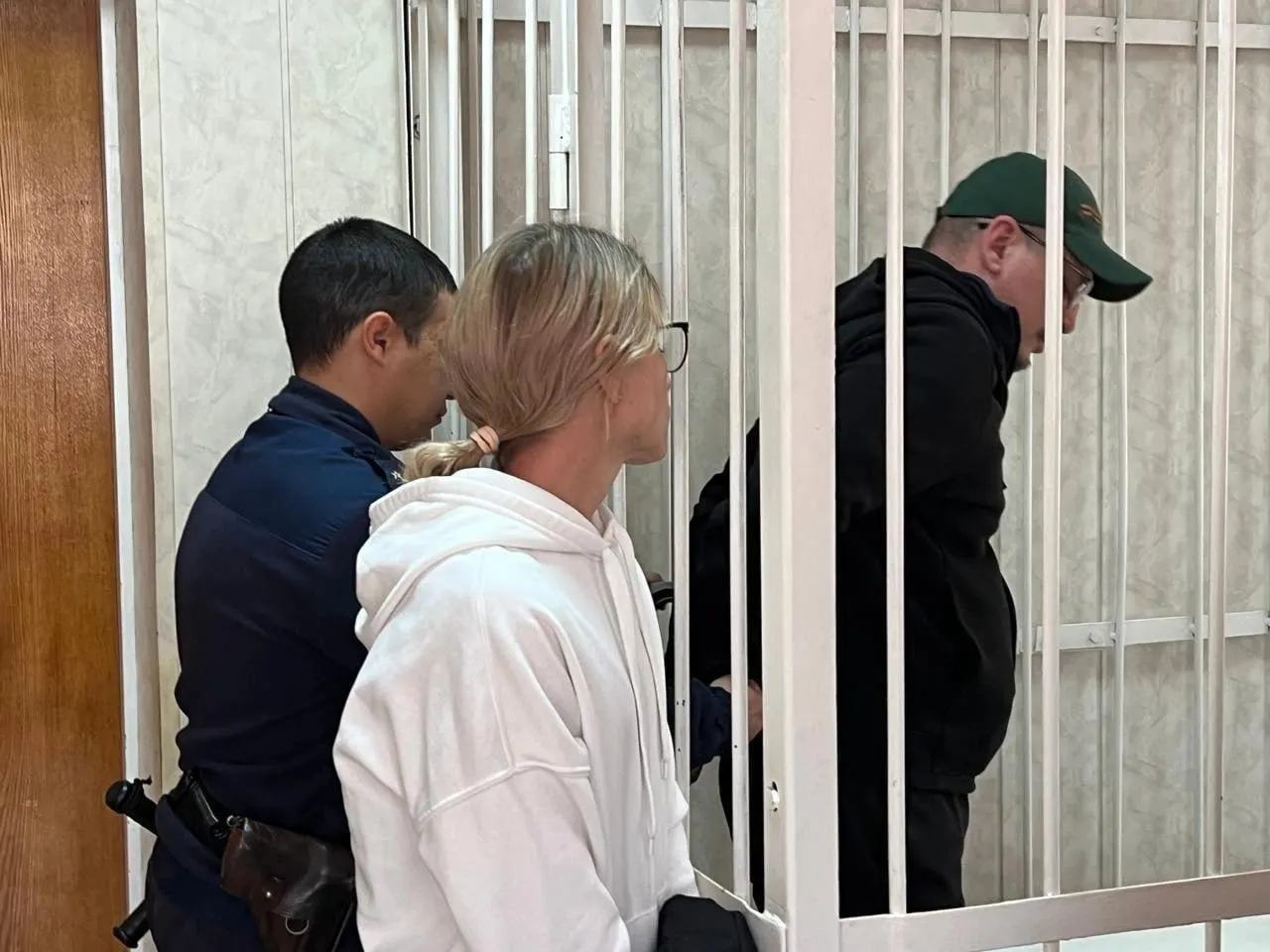 Решение отменено из‑за процессуальных противоречий — дело возвращено в Октябрьский районный суд Новосибирска для нового рассмотрения.