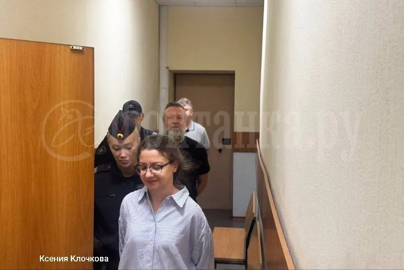 В Петроградском районном суде приступили к слушаниям по делу, в котором обвиняют спецпредставителя губернатора Елену Никитину и блогера Николая Камнева в растрате средств на одном из петербургских телеканалов.
