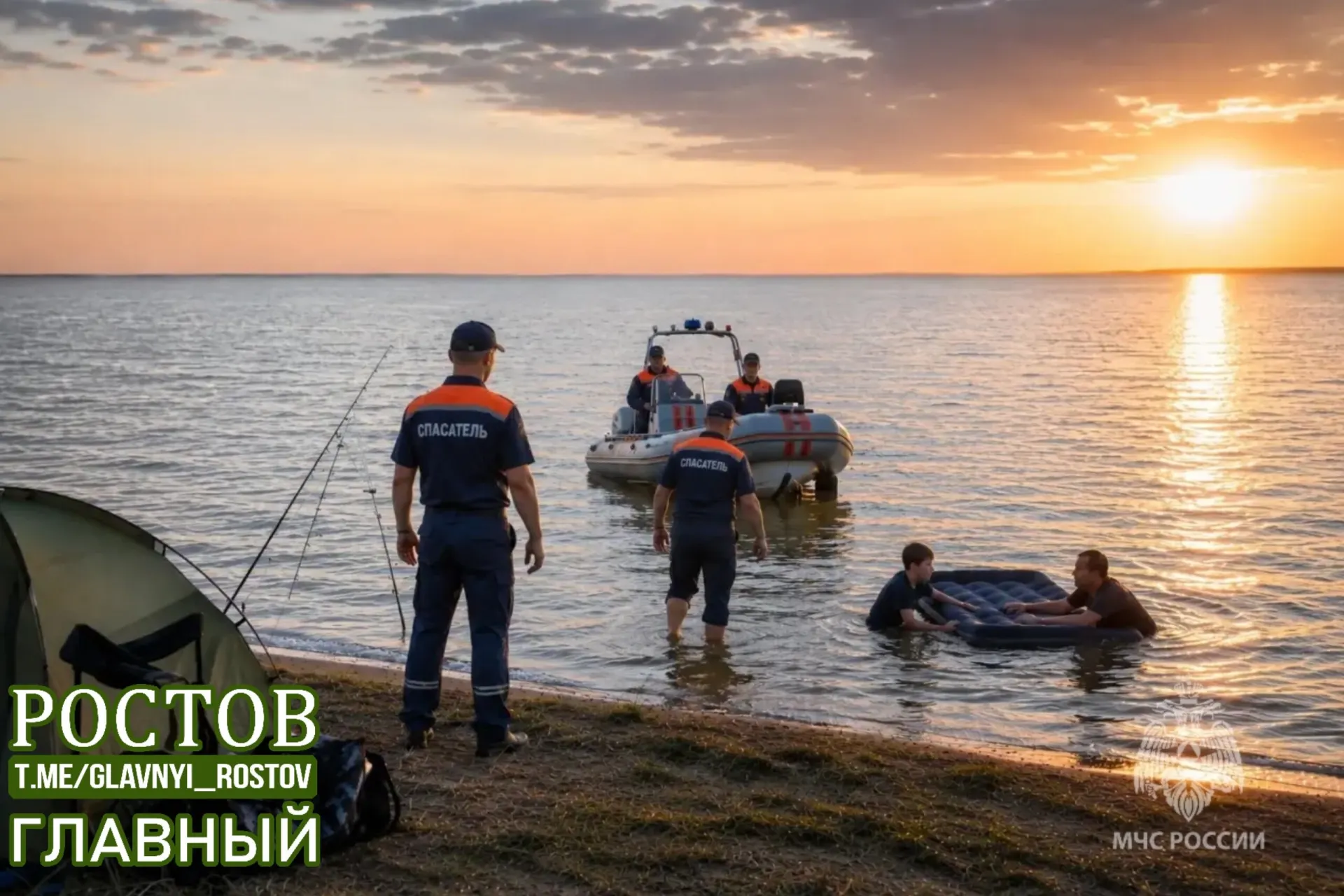 Мужчина с сыном на надувном матрасе были отнесены ветром в открытое море — спасатели нашли их в нескольких километрах от берега и доставили на сушу, госпитализация не потребовалась.