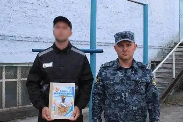 В исправительной колонии №2 заключённый установил рекорд, сделав 1000 подтягиваний в 100 подходов за 1 час 59 минут.