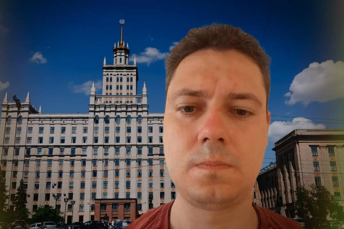 Воронежский научный сотрудник Константин Костромитин через суд пытается восстановиться в должности после увольнения; работодатели требуют вернуть 1,5 млн рублей, выделенные на покупку жилья.