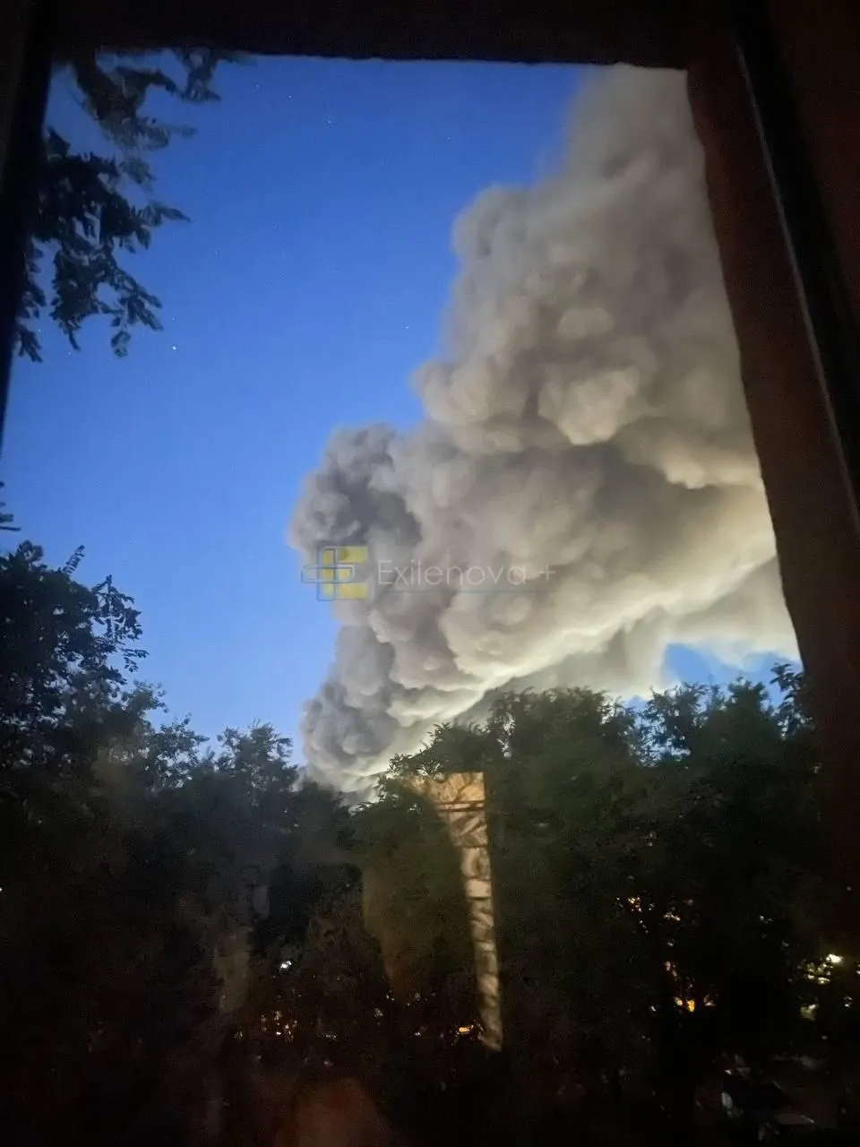 Удары беспилотников и возгорания в нескольких регионах, сбои в логистике маркетплейса, масштабный дефицит света и воды во Владивостоке, а также административный протокол в отношении волонтёрки и восстановление доступа журналиста к аккаунтам.