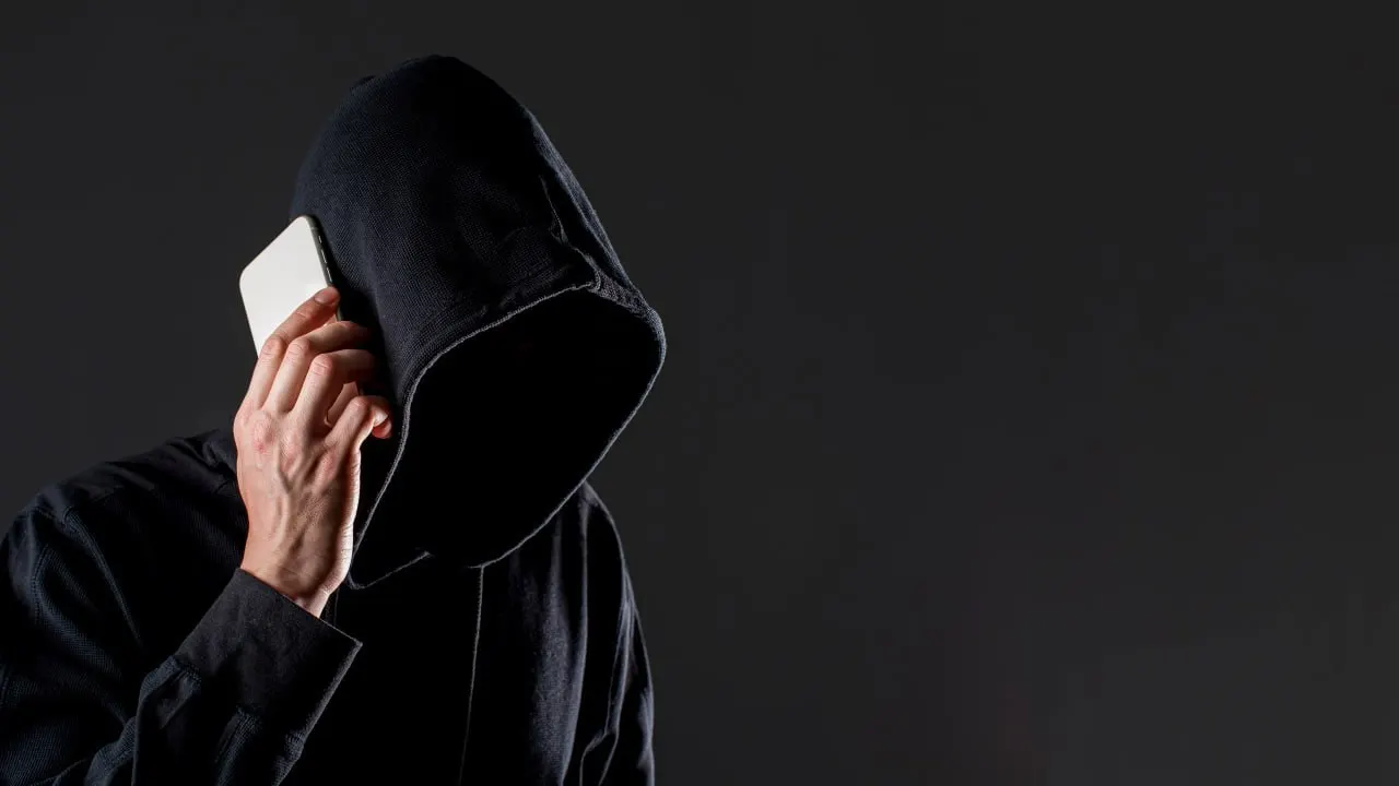 22‑летняя студентка поверила звонку «сотрудника налоговой» и перевела мошенникам около 400 000 рублей, сообщили в ГУ МВД по Самарской области.