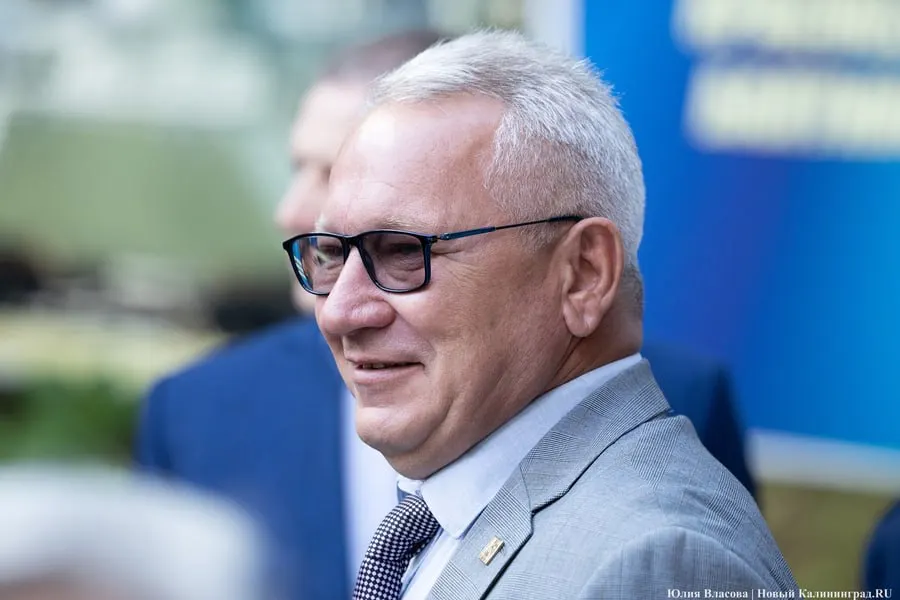 Председатель совета депутатов Калининграда Олег Аминов подвёл итоги деятельности Горсовета 7-го созыва, заявив, что решения совета принимались вовремя и не мешали работе исполнительных органов; основной задачей он назвал обеспечение принятия нормативных актов и своевременное финансирование программ.