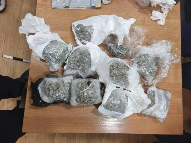 На посту «Магри» у мужчины из Ульяновска обнаружили около килограмма марихуаны. Он заявил, что вёз её для личного употребления; обстоятельства выясняют правоохранители.