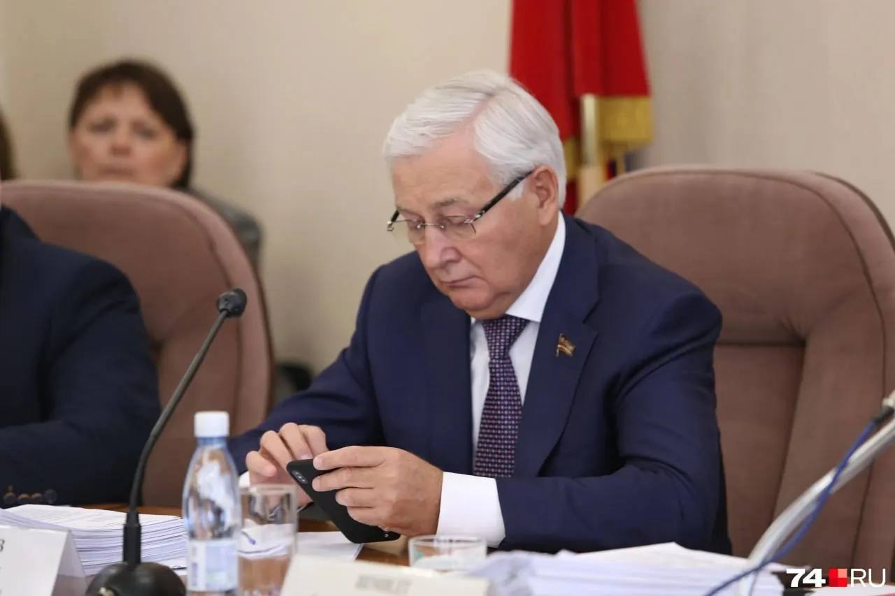 На 75-м году жизни ушёл из жизни Юрий Карликанов. Губернатор выразил соболезнования, подчеркнув его вклад в строительную отрасль и благотворительность.