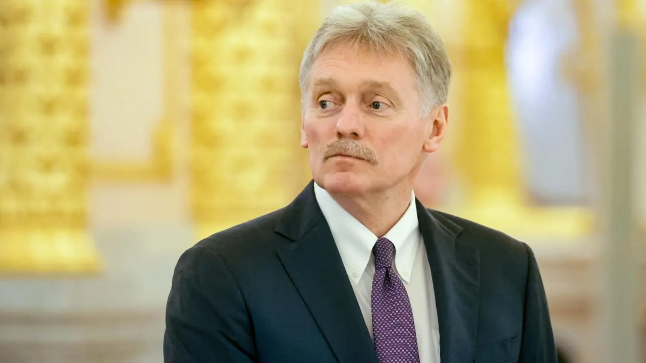 Пресс‑секретарь президента Дмитрий Песков заявил, что вовлечение западных стран и их помощь через спутниковую инфраструктуру превратили спецоперацию в полноценный конфликт; удары по гражданской инфраструктуре он назвал террористическими.