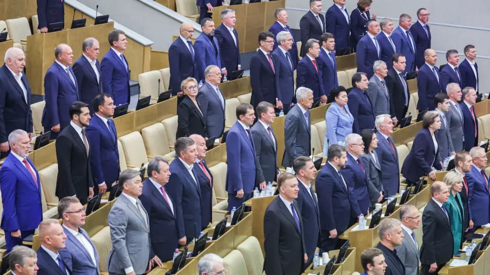По декларациям семи самых обеспеченных людей из федерального списка партии «Единая Россия» их совокупный доход за прошлый год составил 8,068 млрд рублей. В перечне — депутаты и бизнес‑менеджеры с многомиллиардными вкладами и недвижимостью.