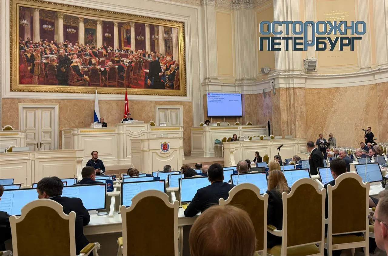 Депутат КПРФ предложил ввести пятилетний запрет на зарубежные поездки для экс‑депутатов региональных парламентов, Госдумы, сенаторов и бывших руководителей среди чиновников с целью снизить риски утечки конфиденциальной информации.