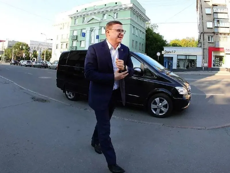 Губернатор Челябинской области Алексей Текслер задекларировал почти 24 млн рублей дохода за 2025 год, крупные суммы на счетах и недвижимость в Москве и на Кипре, тогда как в регионе у него нет жилья.