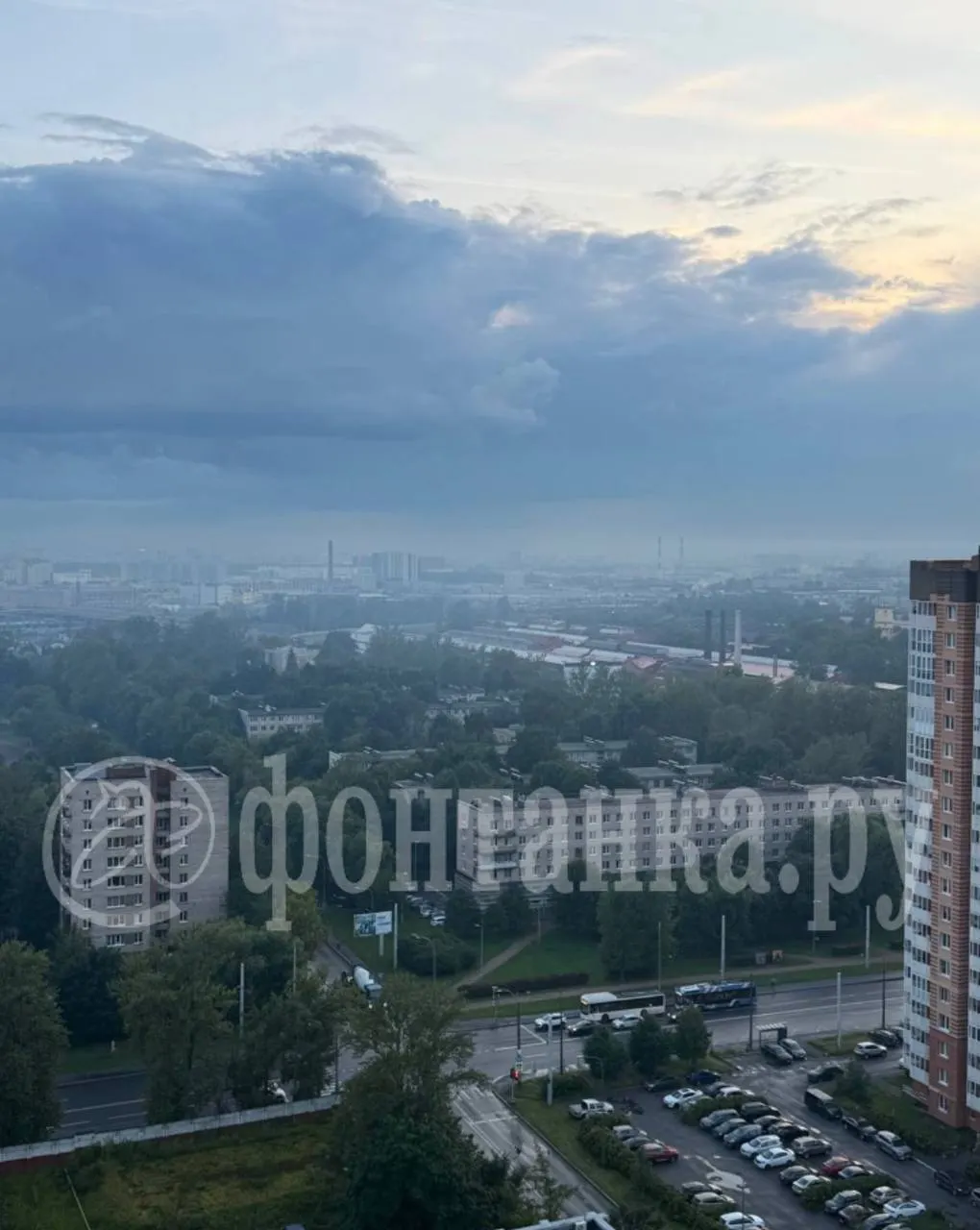 Сообщения о запахе гари поступают из Невского, Фрунзенского и Московского районов; в городские службы направлен запрос в комитет по природопользованию.