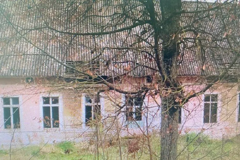 Нежилое довоенное здание площадью 345,3 кв. м в Краснознаменском районе продано с аукциона по начальной цене; покупатель — частное лицо.