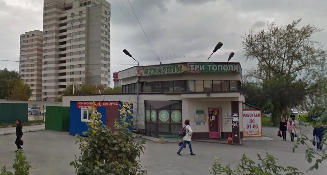 В Северо‑Западе демонтировали кафе «Три тополя», которое десятилетиями было местным ориентиром. Владельцы обещают вернуть заведение, но точных сроков нет — строительство может занять около года.