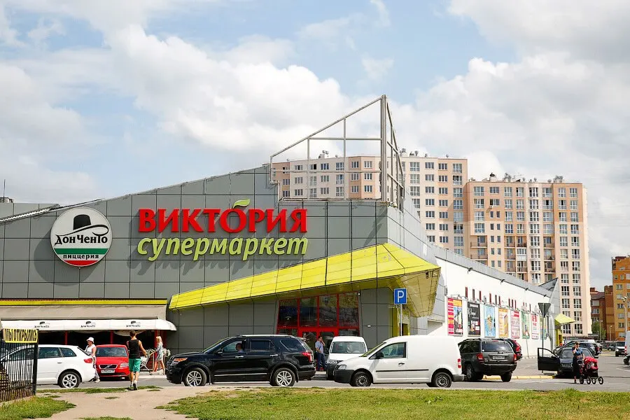 Супермаркет «Виктория» на улице Гайдара прекратил работу: последний рабочий день пришёлся на 29 июля. Магазин, один из первых сети в городе, сейчас закрыт для посетителей.