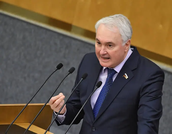 Председатель комитета Госдумы по обороне Андрей Картаполов назвал сообщения о предстоящей мобилизации «полётом фантазии», подчеркнув, что основной метод комплектования — контрактная служба.
