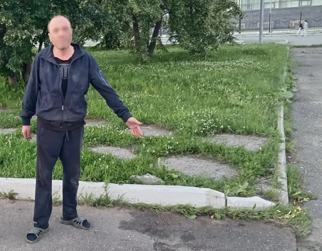 В ночь на 25 июня у здания суда в Нижнем Тагиле погиб 44‑летний Рубен. По версии следствия, предприниматель Арсен Саркисян выстрелил в мужчину в результате ссоры; подозреваемый задержан и находится в СИЗО.