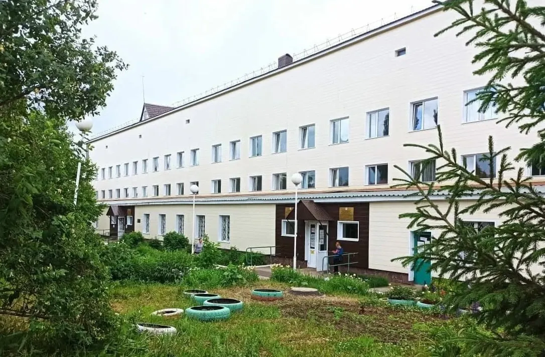 Сотрудники Благовещенской ЦРБ утверждают, что вынуждены покупать лекарства и расходники за свой счет; руководство говорит о задолженности в 18 млн рублей. Минздрав Башкортостана обещает провести проверку.