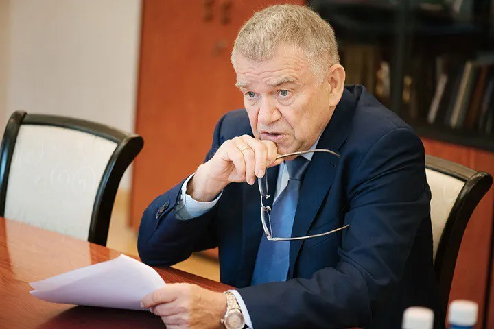 Советский райсуд Новосибирска отклонил апелляцию и подтвердил шестимесячную дисквалификацию Валентина Пармона за повторное неисполнение требований прокурора.