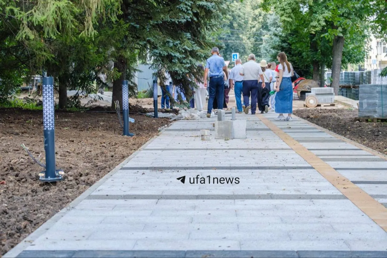 Реконструкция парка Ленина выполнена примерно на 70%. Фонтаны полностью заменили в историческом стиле, монтируют входную группу. Открытие запланировано на 11 октября.